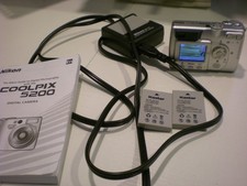 Nikon COOLPIX 5200 Digital Camera Silver Battery Charger SD memory Card WORKS