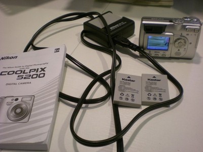 Nikon COOLPIX 5200 Digital Camera Silver Battery Charger SD memory