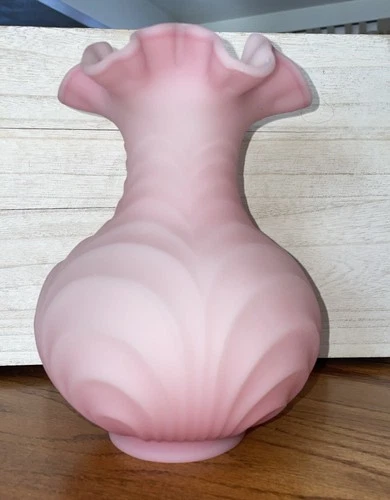 VINTAGE FENTON ROSE PINK SATIN GLASS DRAPERY 8" RUFFLED VASE