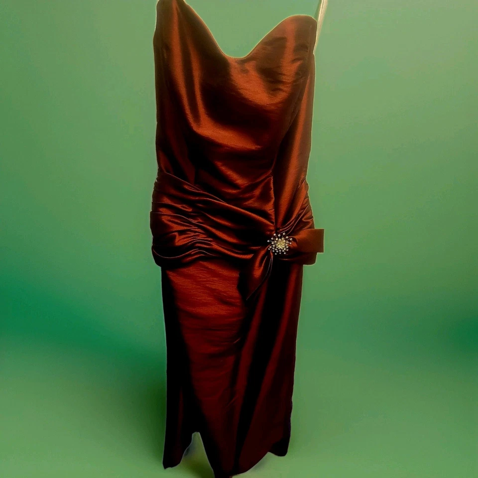 Vestido de tafetán sin tirantes Jordan Couture para mujer talla 2 y encogerse de hombros Chianti rojo oscuro Foto 4 de 4