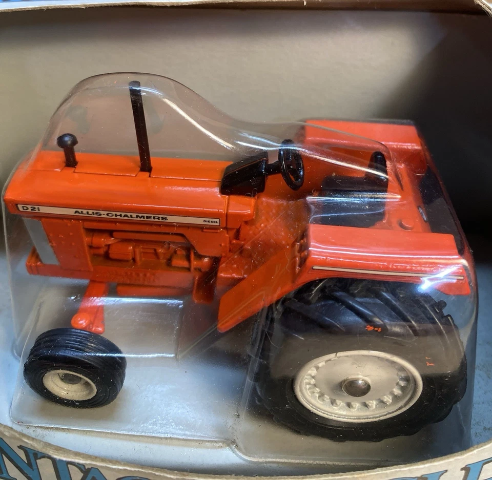 ERTL Vintage Vehicles Allis-Chalmers D-21 Diecast Tractor 1/43 Scale New - Image 2 of 4