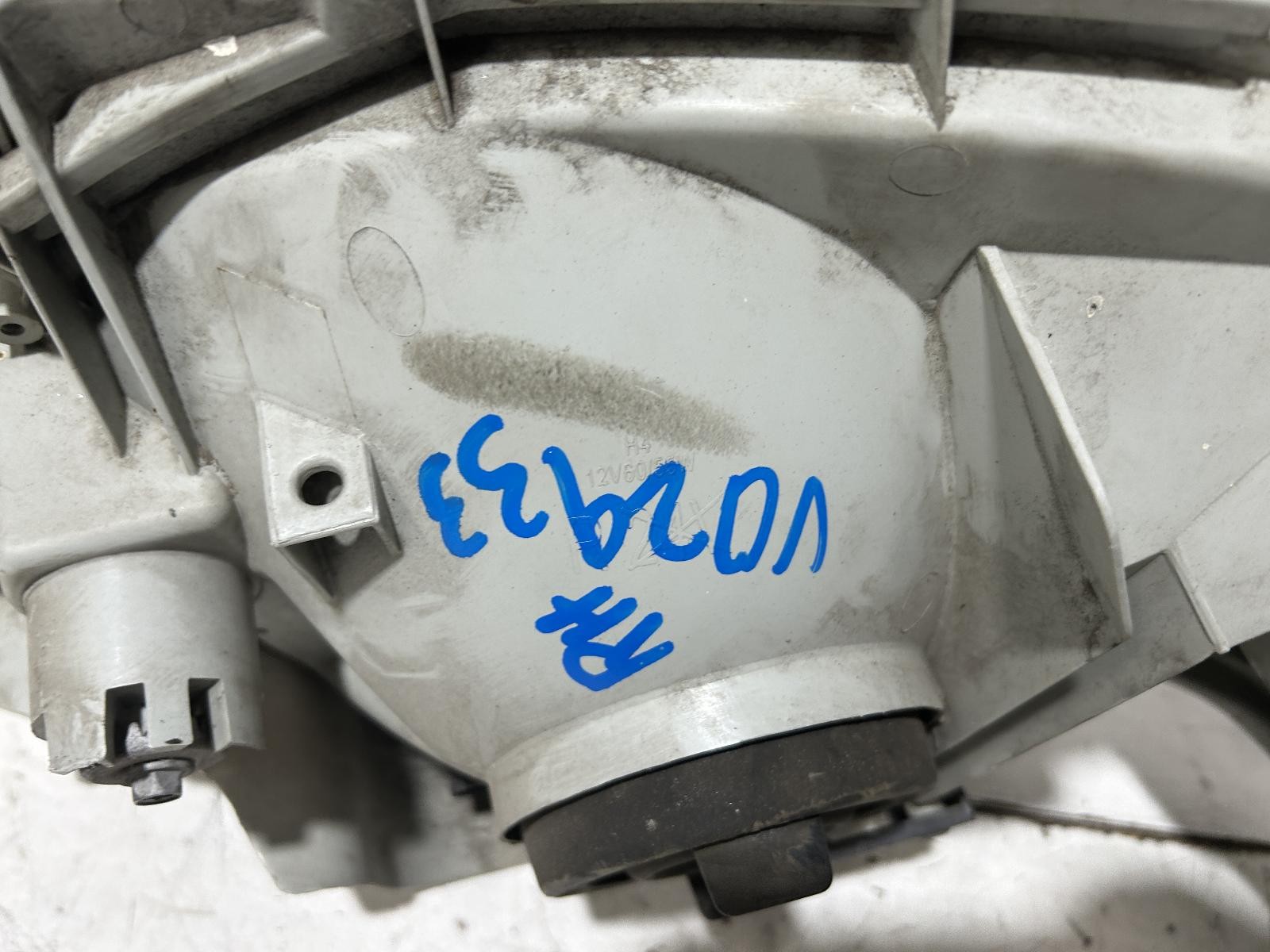 Toyota Hiace Right Head Light TRH201 03/2005-08/2010 - thumbnail 4