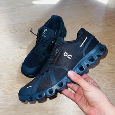 On Cloud 5 women’s  Running Shoes Size UK 10 Fully Black Trainers