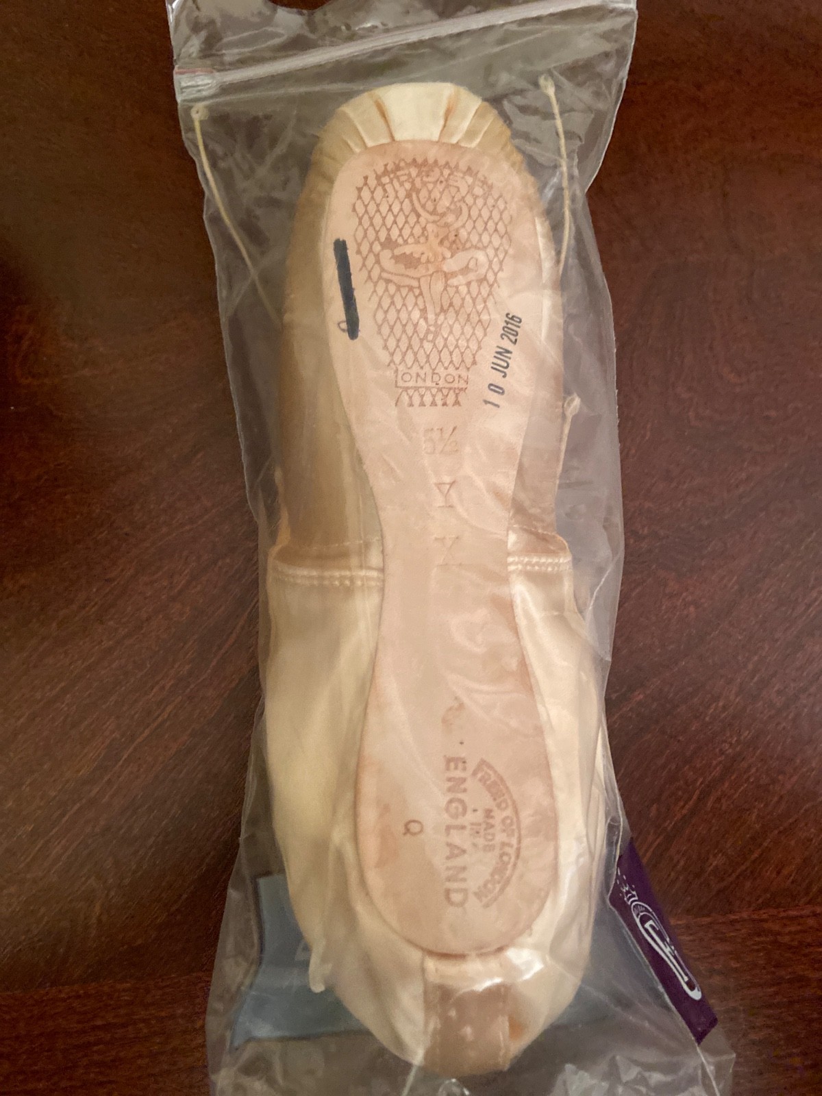 FREED OF LONDON POINTE SHOES ~ SIZE 5 1/2 WINE GLASS X ~ NEW
