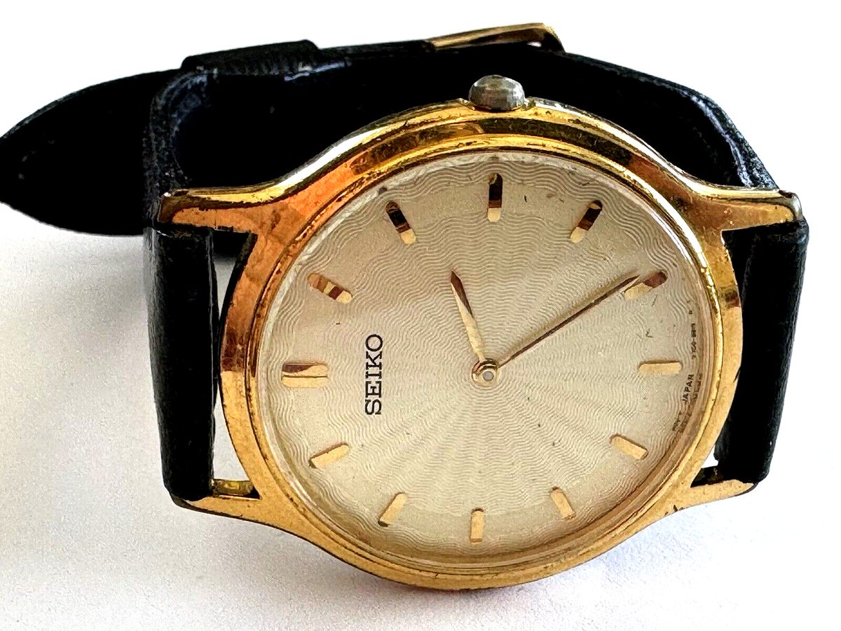 マブページ SEIKO V700 Vintage Seiko Quartz Watch Gold Tone Roman Numerals V700
