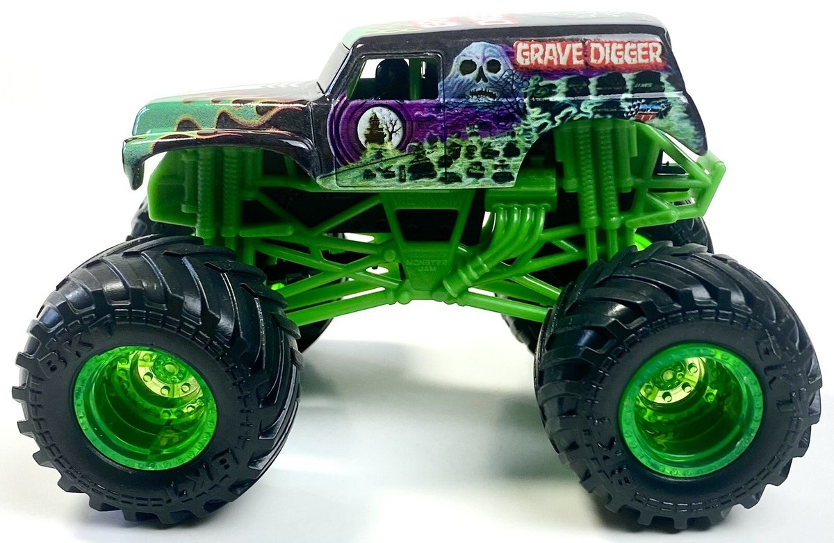 Spin Master Monster Jam COLOR CHANGE Reveal The Steel Grave Digger 