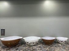 Vintage Pyrex Americana Cinderella Mixing Bowl Set