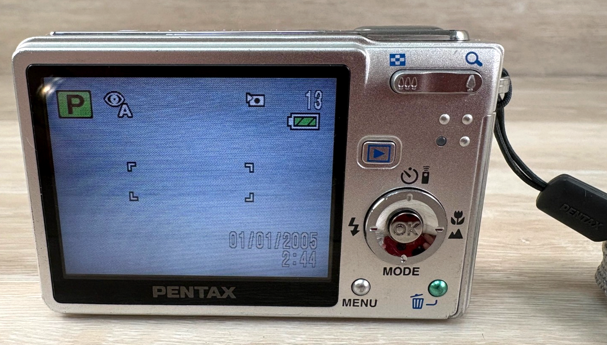 週末特価●美品PENTAX Optio S6 デジタルカメラ本体、充電器 可動品 PENTAX Pentax Optio S6 6.0MP Digital Camera - Silver for sale