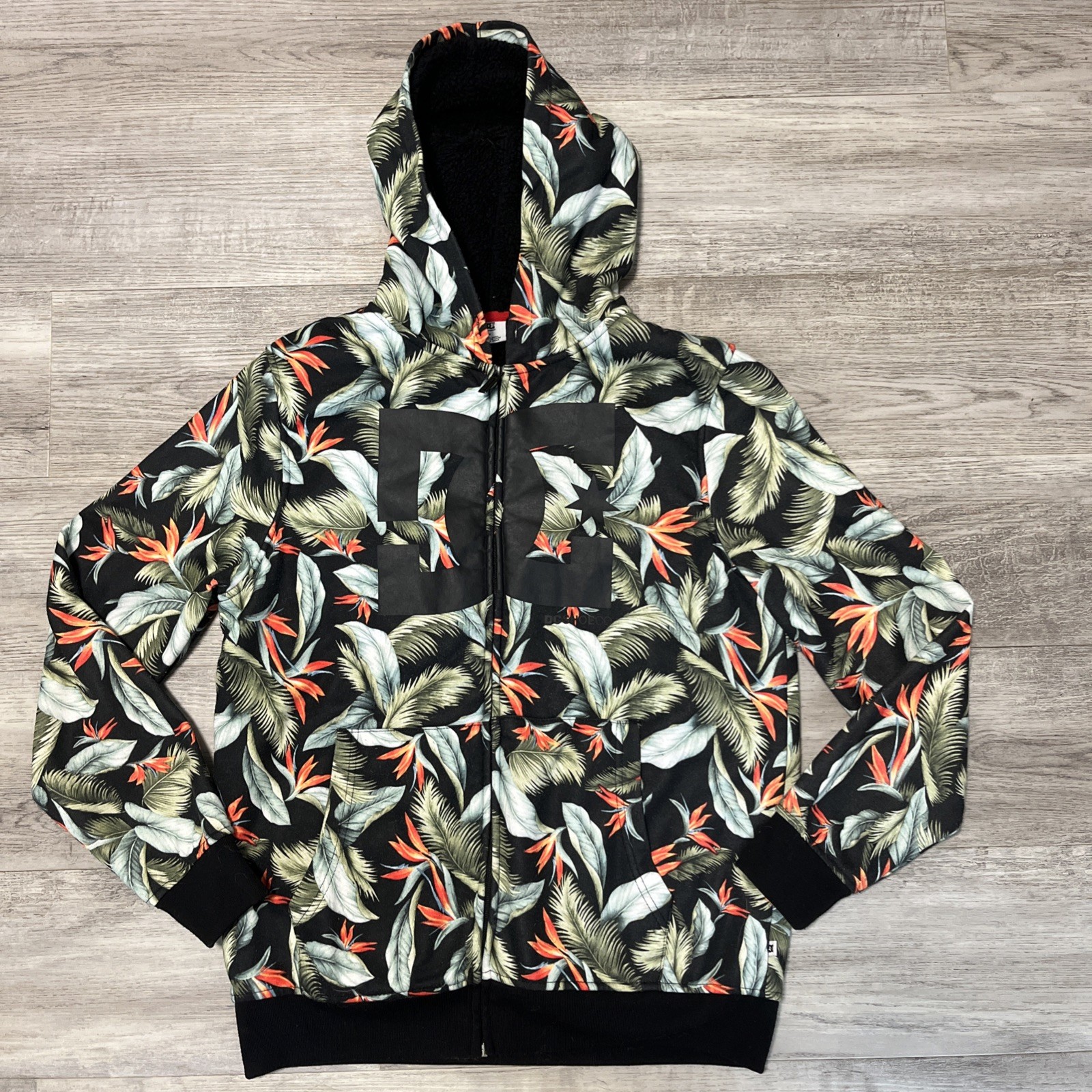 Vintage DC Shoes Hoodie MENS Size Medium Floral Hoodie Skateboard