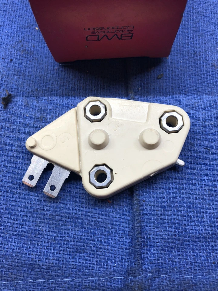 Regulador de voltaje Niehoff Tune Up Parts DR-151B GM Chevrolet  Foto 2 de 4