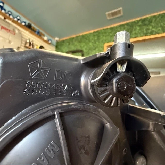 (1) genuine 2015-2021 Dodge Ram 1500 Right Side Headlight Halogen OEM 68270496AE - Image 3 of 4