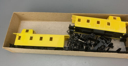 2X HO Bachmann Streamlined Caboose Parts Yellow Unlettered HO4791 - Picture 2 of 8