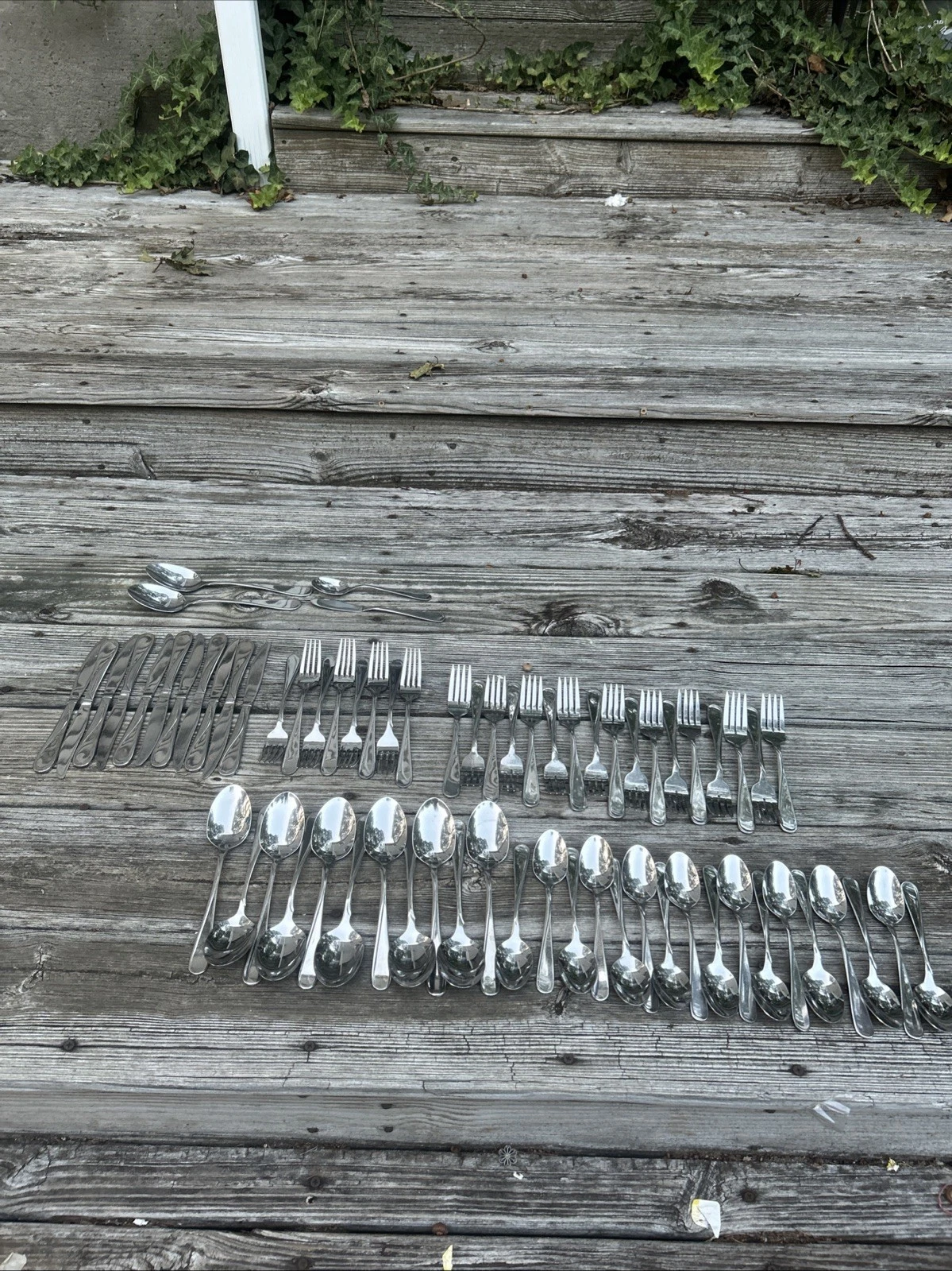 Oneida 68 Piece Flight Reliance Flatware Silverware USA Set Stainless Steel