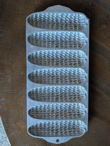 RARE Griswold Cast Aluminum #8282 Large Size Corn Or Wheat Stick Pan