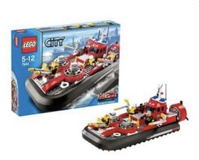 7944 LEGO CITY FIRE HOVERCRAFT  RETIRED. FREE SHIPPING. RARE, VINTAGE NEW IN BOX