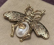 🌹💕🚚 ✅ Gucci Gold and Pearl Bee Brooch Brand New With Box!