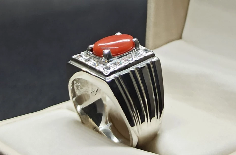 Anillo de sello de piedras preciosas rojas de 4 quilates de plata de ley 925 coral rojo profundo hecho a mano Foto 2 de 4