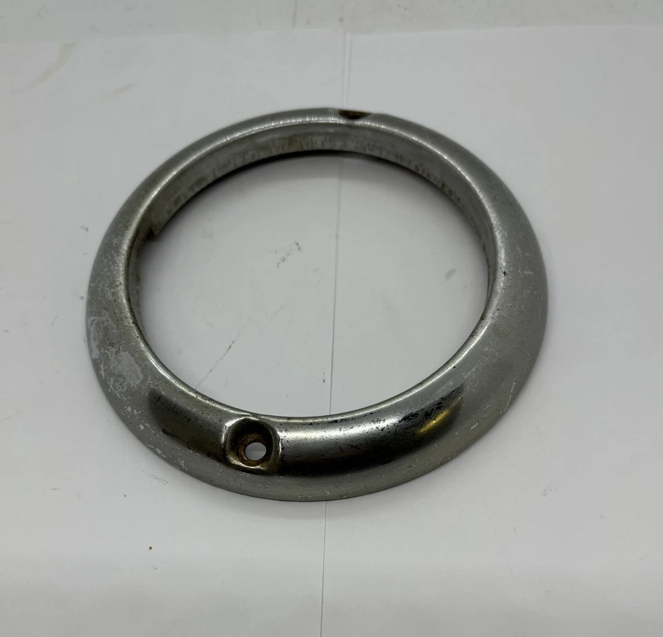 1954 - 1956 年道奇卡车 C-1 C-3 停车灯镜头镀铬边框 1506354 二手。 — 第 3/4 张图片