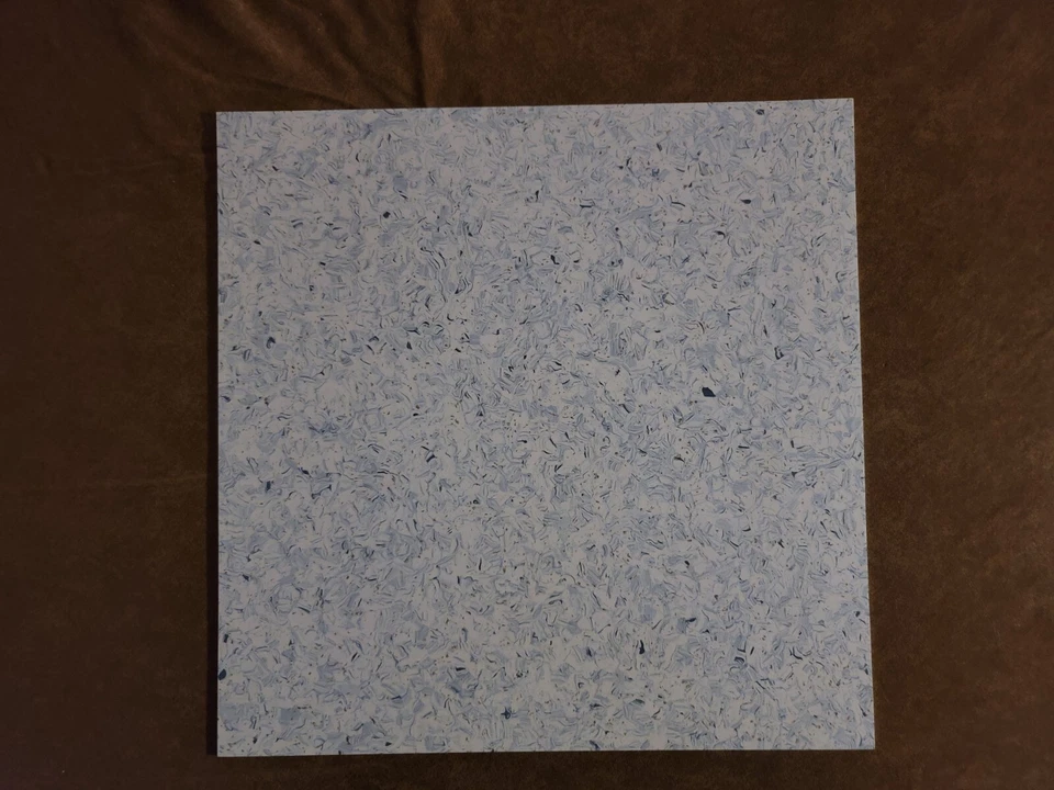 Roppe comercial Vynle Tile SafeTCork 12"x12" caja de (45) pisos de azulejos Vynle Foto 2 de 4