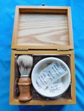 SHAVING MUG BRUSH SET NEW IN WOODEN GIFT BOX WHISKERS SHAVE GROOMING RAZOR