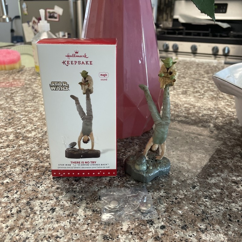 Hallmark STAR WARS There Is No Try 2015 Magic Sound Ornament in Box Working