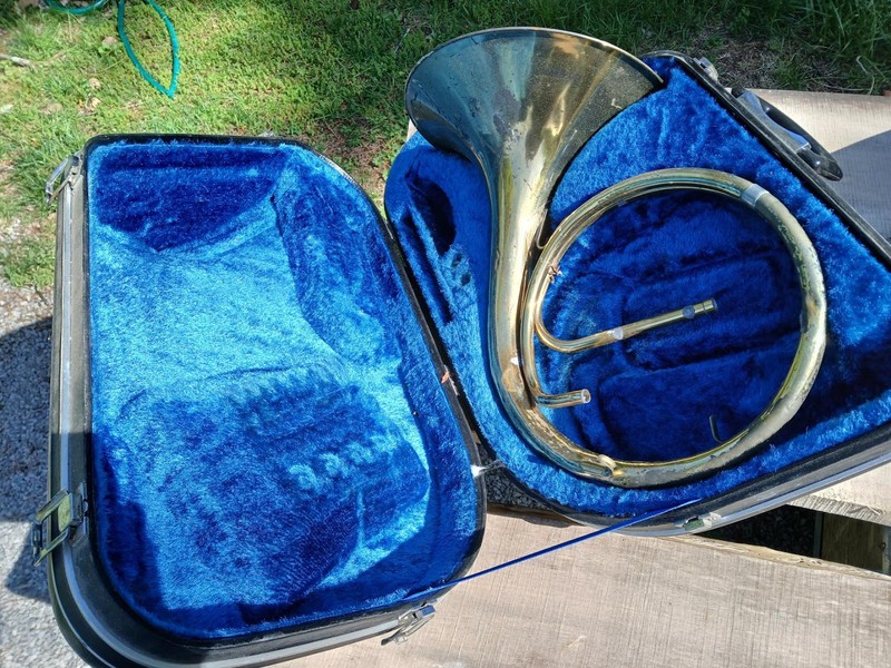 Yamaha French horn case w YHR V313 bell and some inner branches