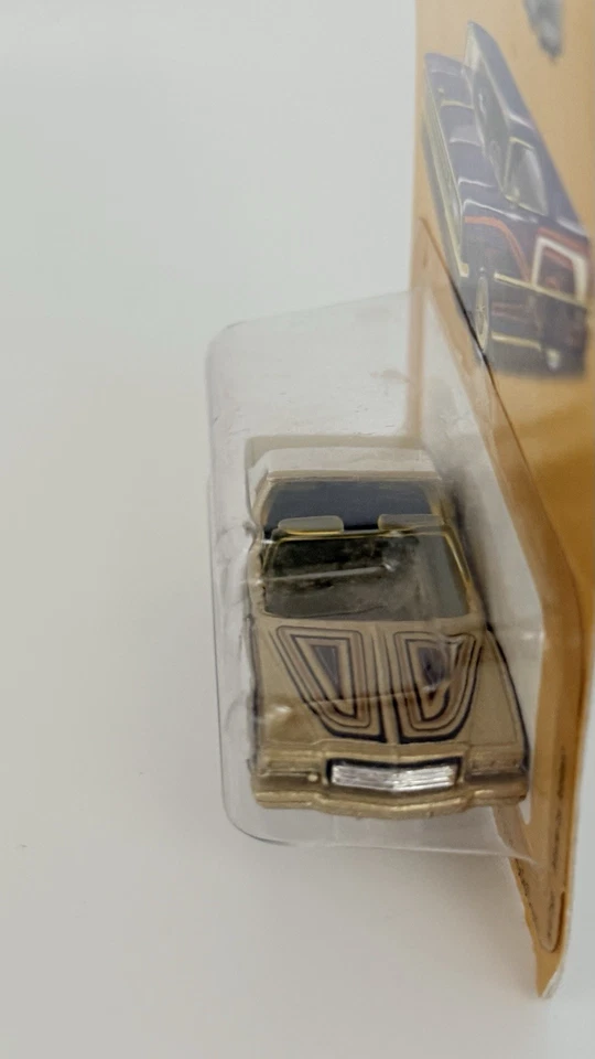 Hot Wheels Lowriders '74 蒙特卡罗黄金压铸稀有收藏品 2006 — 第 4/4 张图片