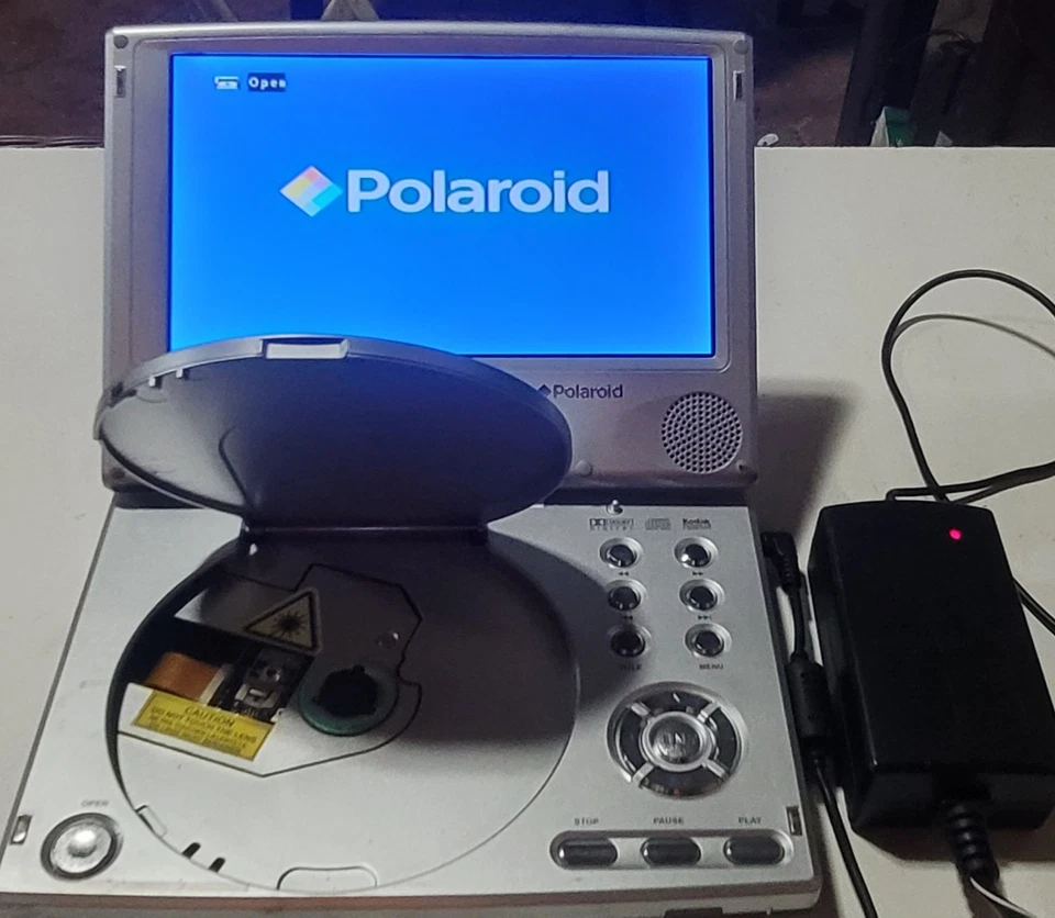 DVD player portátil Polaroid PDV-0801A – liga, sem leitura de disco – para peças - Imagem 2 de 4
