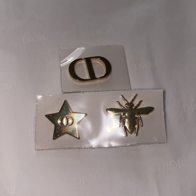 Dior Stern, CD und Biene Pin - Nagelneu und versiegelt - Original - Größe 1cmx1cm 