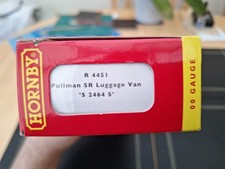 Hornby Railways R4451 Southern Railway  Pullman Liveried luggage Van S2464S