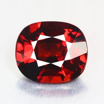 2.57 ct VS 8x7mm Oval, 100%Natural Red Spessartite Garnet Gemstone, Namibia