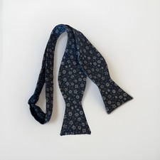 Ted Baker London Navy Blue Floral 100 Wool Self Tie Adjustable USA Mens Bow Tie