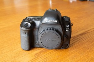 Canon EOS 5D Mark IV 30.4MP Digital SLR Camera (Shutter Count: 141,378)