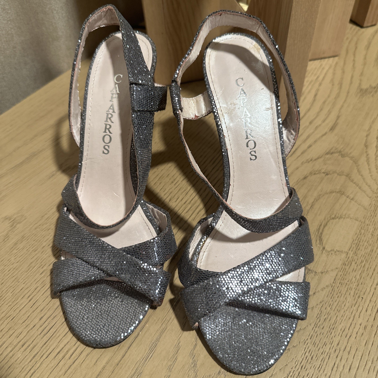 CAPARROS WARWICK Mercury Metallic Designer Strappy Open Toe EVENING Sandals Sz 8