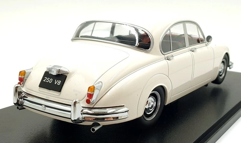 KK Scale 1/18 Scale KKDC181034 - 1962 Daimler 250 V8 RHD - White - Image 2 of 4