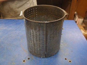 UNIVERSAL LFC 4 QT STRAINER BASKET SAUSAGE STUFFER LARD WINE PRESS