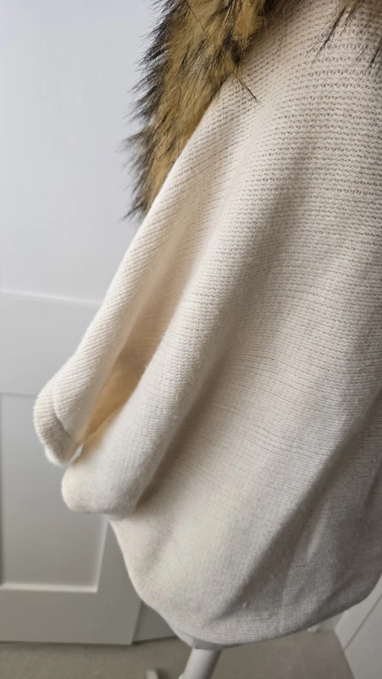 BEBE Fox Faux Fur CAPE Coat Jacket Kimono One Size LT Beige ONE SIZE - Image 4 of 4