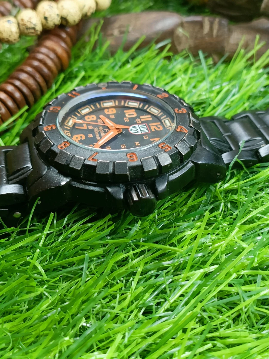 AUTHENTIC LUMINOX SERIES 6400 F-117 NIGHTAWK LOCKHEED MARTIN DIVER'S MEN'S WATCH
