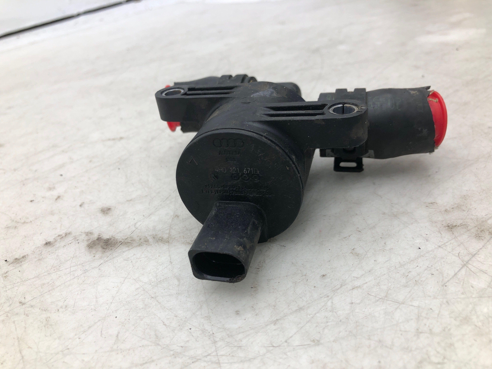 2016-2020 BENTLEY BENTATGA HEATER CONTROL COOLANT SOLENOID VALVE 4H0121671D