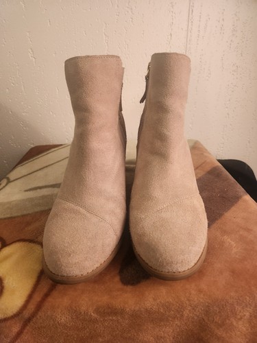 Tom's Womens sz 7.5 Beige Suede Zip Up Wedge Ankle Booties #35 - Picture 3 of 9