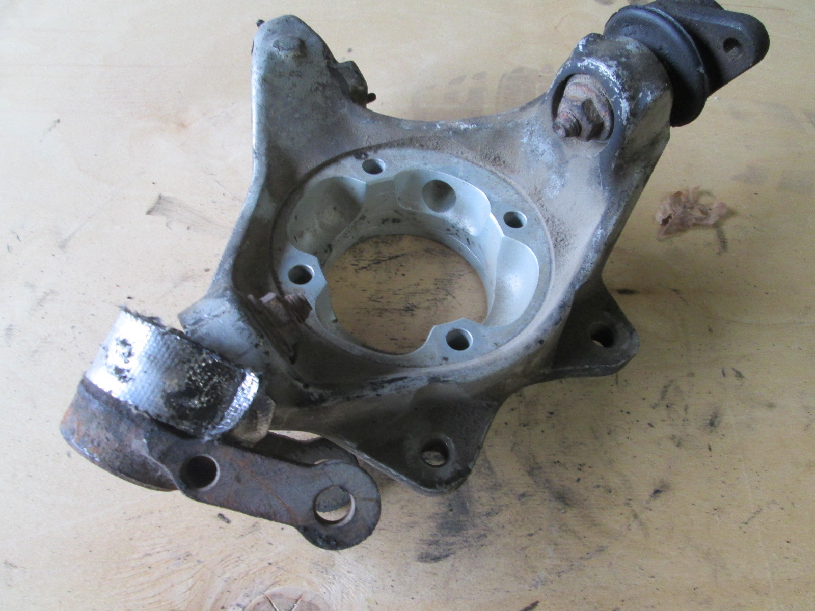 Ferrari 355 - RH Front Steering Hub Knuckle / Spindle (C) # 175487