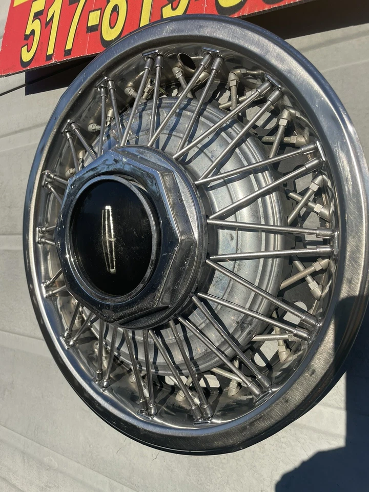 Lincoln Mark Town Car 1983-89 tapacubos radios 1 raro 15” usado buen estado Foto 3 de 4