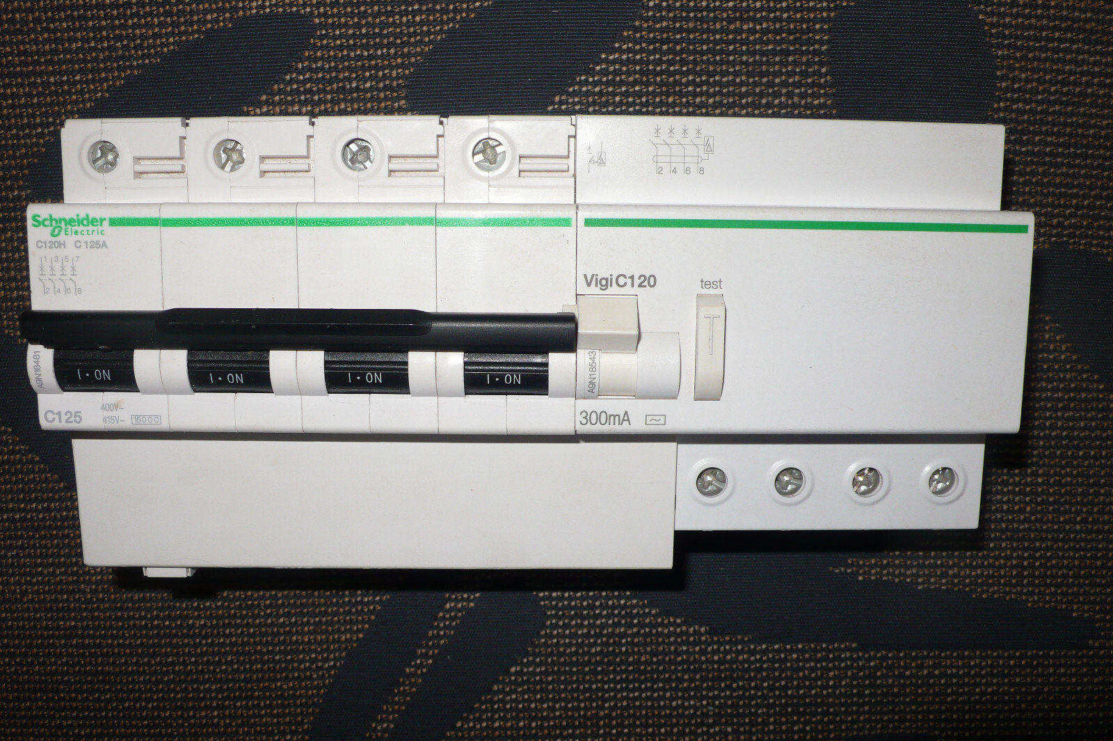 Disjoncteur Schneider A9N18481 évite les pannes sur vos installations de 125A