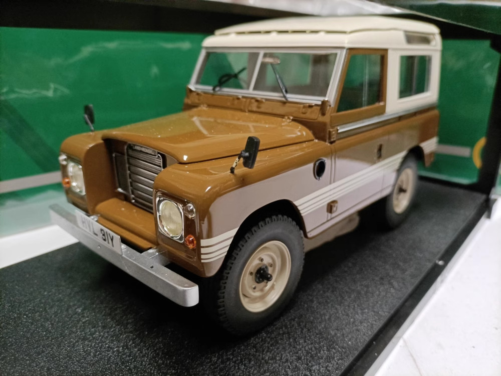 104-040 Cult 1/18 ランドローバー 88 SIII 1978