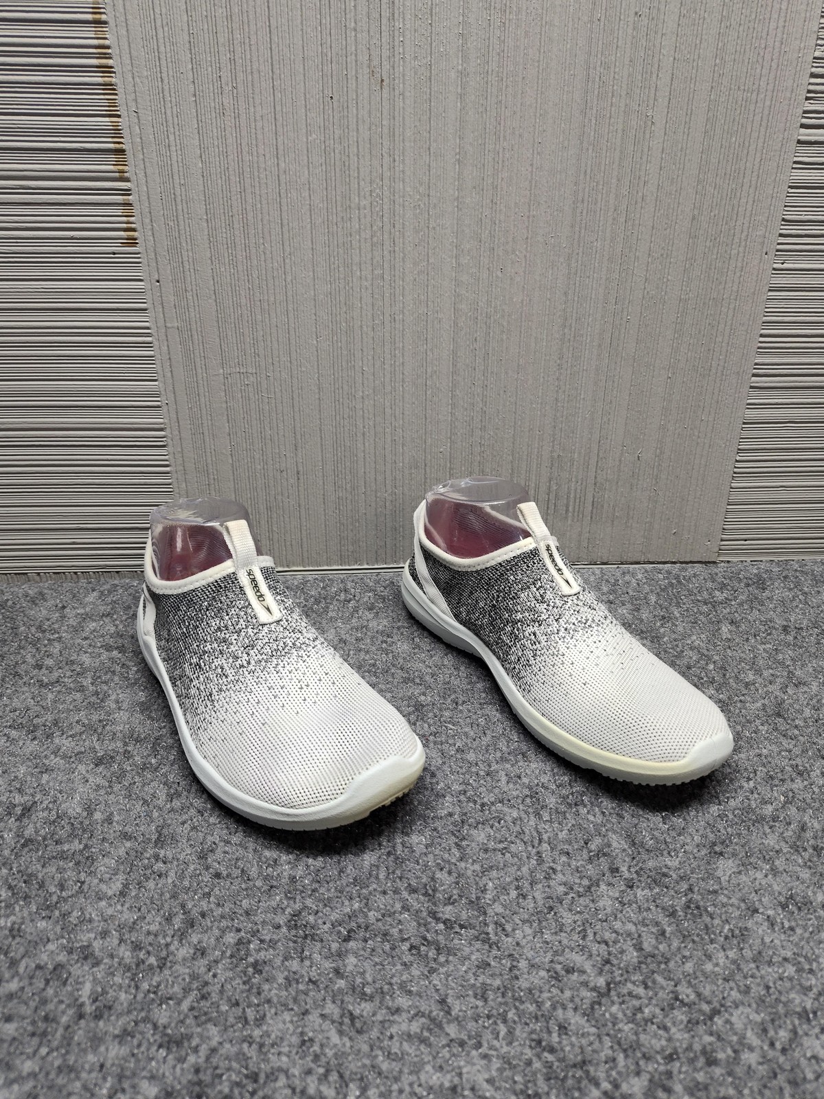 Women 7  Gray Slip On Swim Aqua Beach Shoes