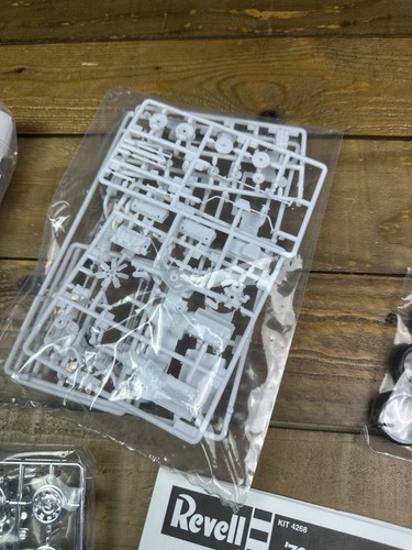 Revell 1970 Plymouth Hemi Cuda 2 in 1 Special Edition Plastik Modellbausatz 1/25. - Bild 6 von 9