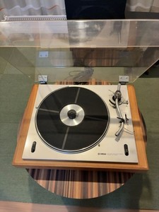 YAMAHA YP-700C Plattenspieler