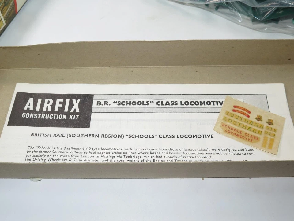 VINTAGE AIRFIX OO SCALE MODEL RAILWAY KIT Harrow SEALED in Red Stripe Box - Image 4 of 4