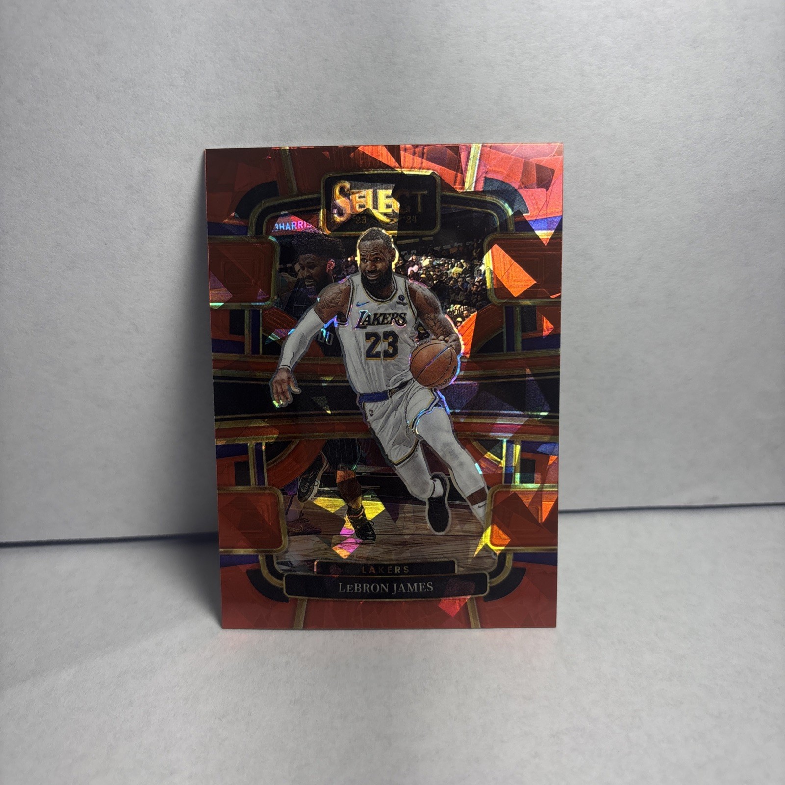 2023-24 Panini Select Concourse Red Cracked Ice Prizm #66 LeBron James Lakers