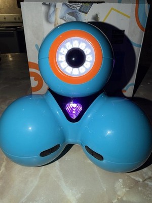 Wonder Workshop Dash Robot DA01 WITH separate Launcher Kit, Mint Condition